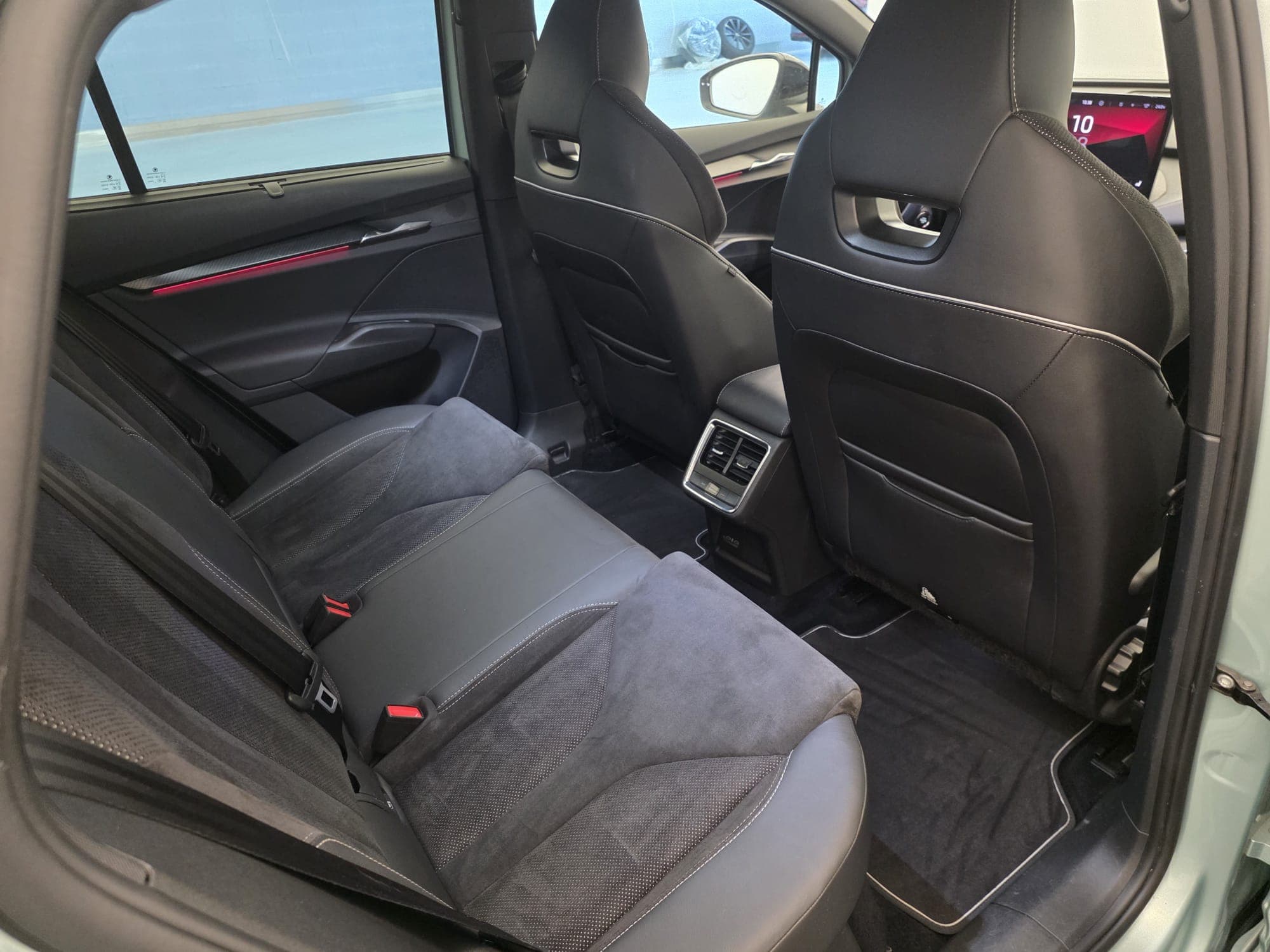 SKODA ENYAQ iV - Image 15