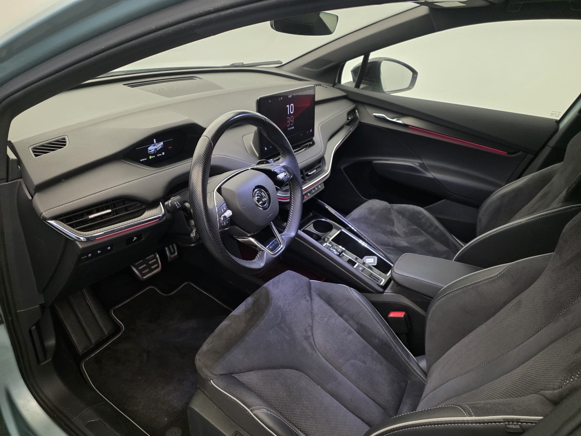 SKODA ENYAQ iV - Image 12