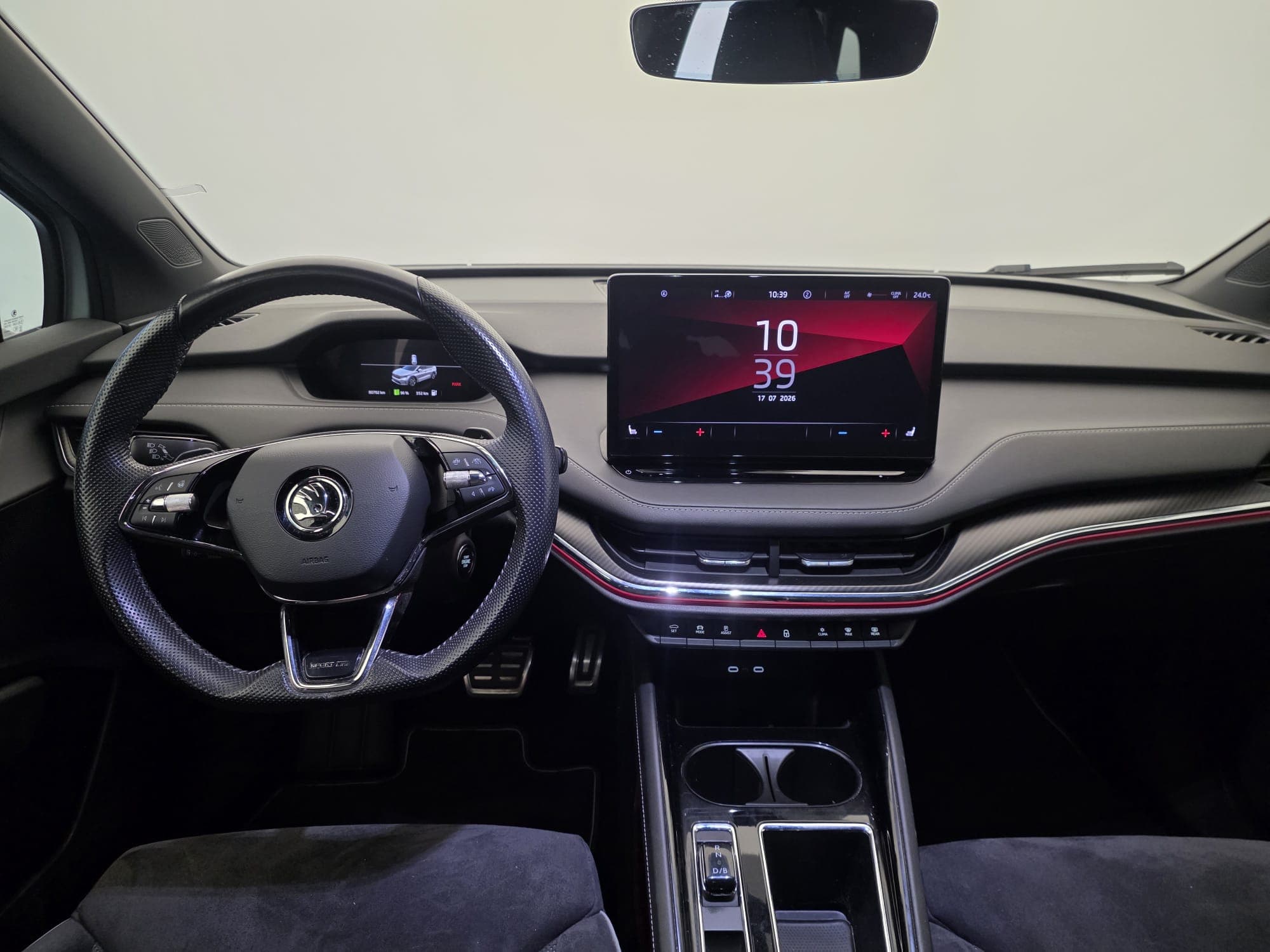 SKODA ENYAQ iV - Image 11