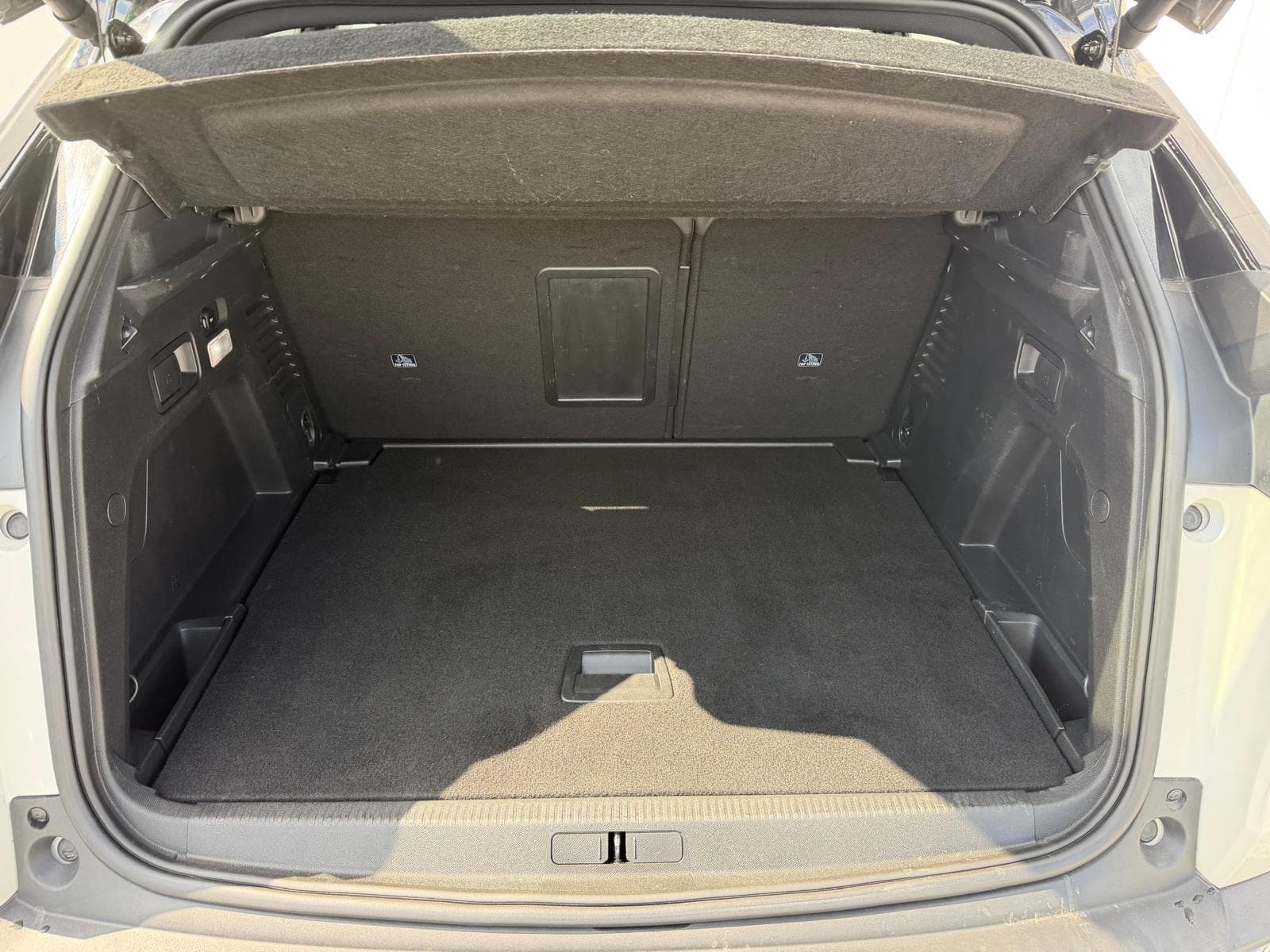 PEUGEOT 3008 - Image 13