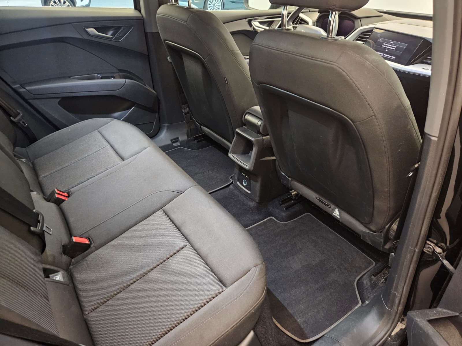 AUDI Q4 e-tron - Image 15
