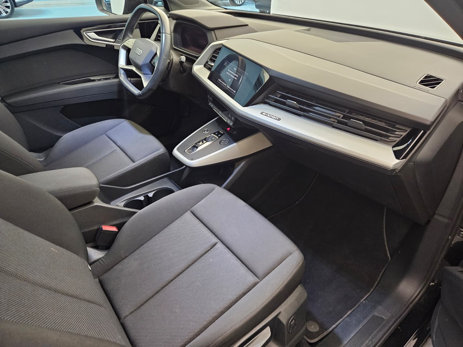 AUDI Q4 e-tron - Image 13