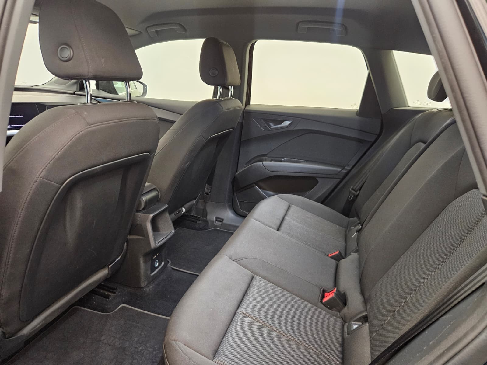 AUDI Q4 e-tron - Image 14