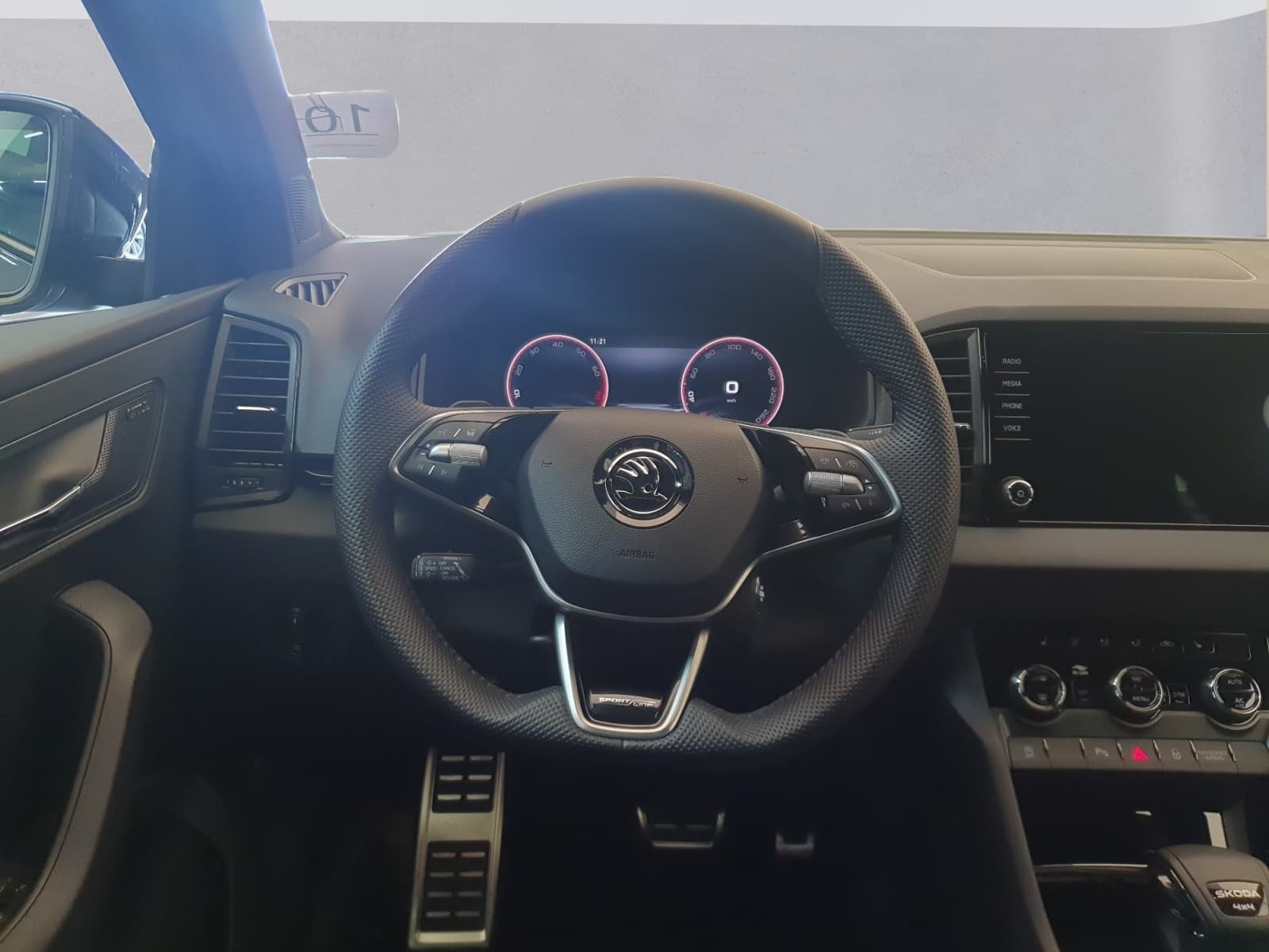 SKODA KAROQ - Image 12