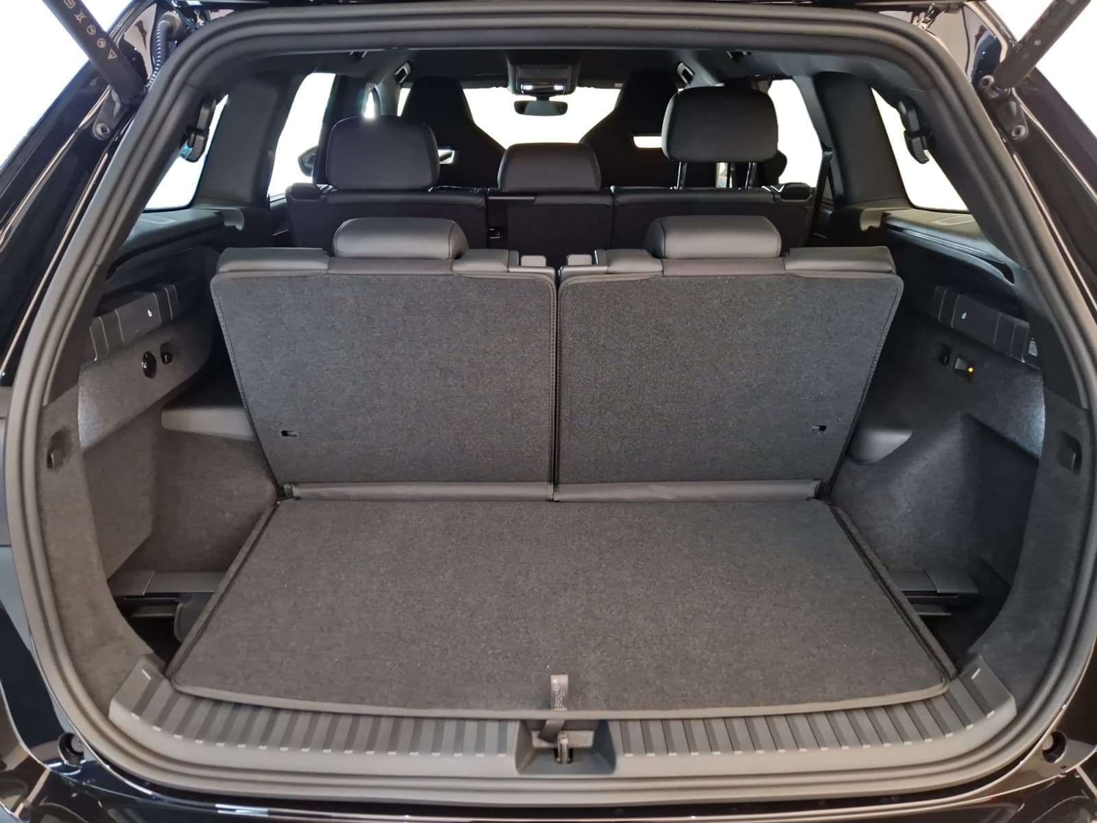SKODA KODIAQ - Image 13