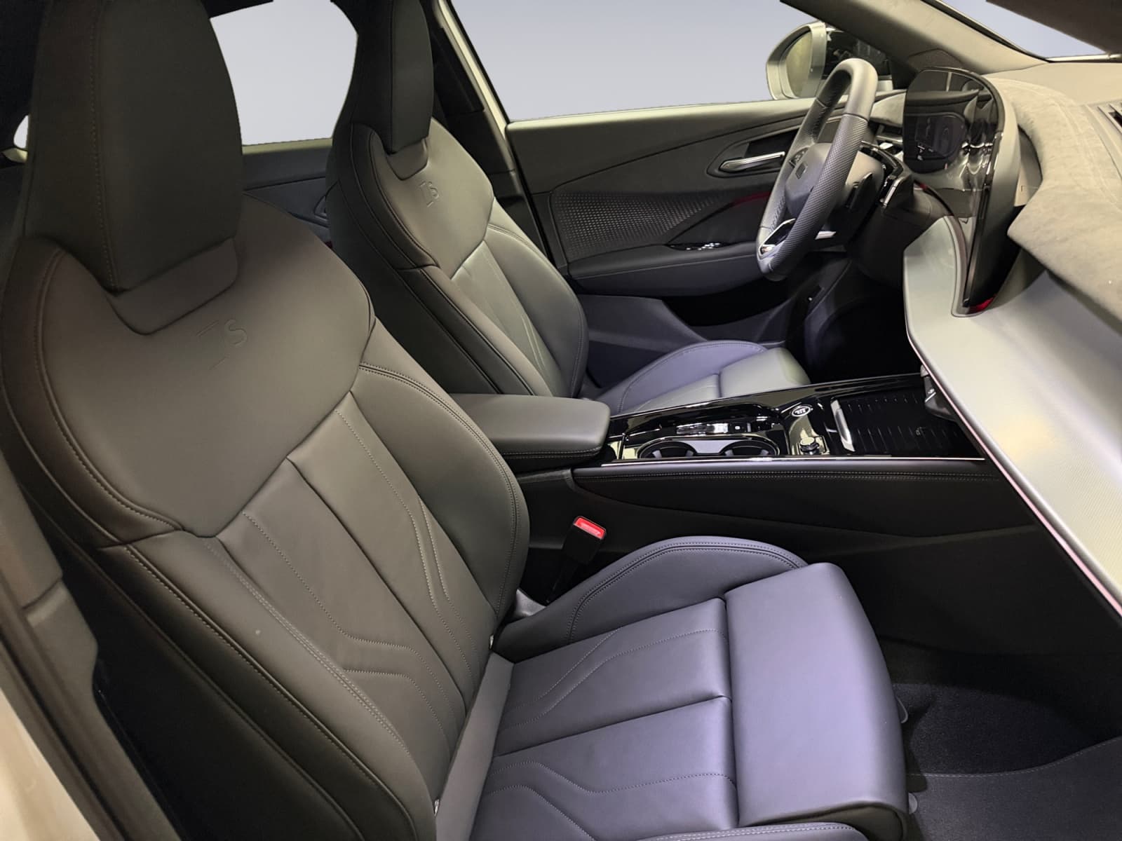 AUDI Q3 - Image 13
