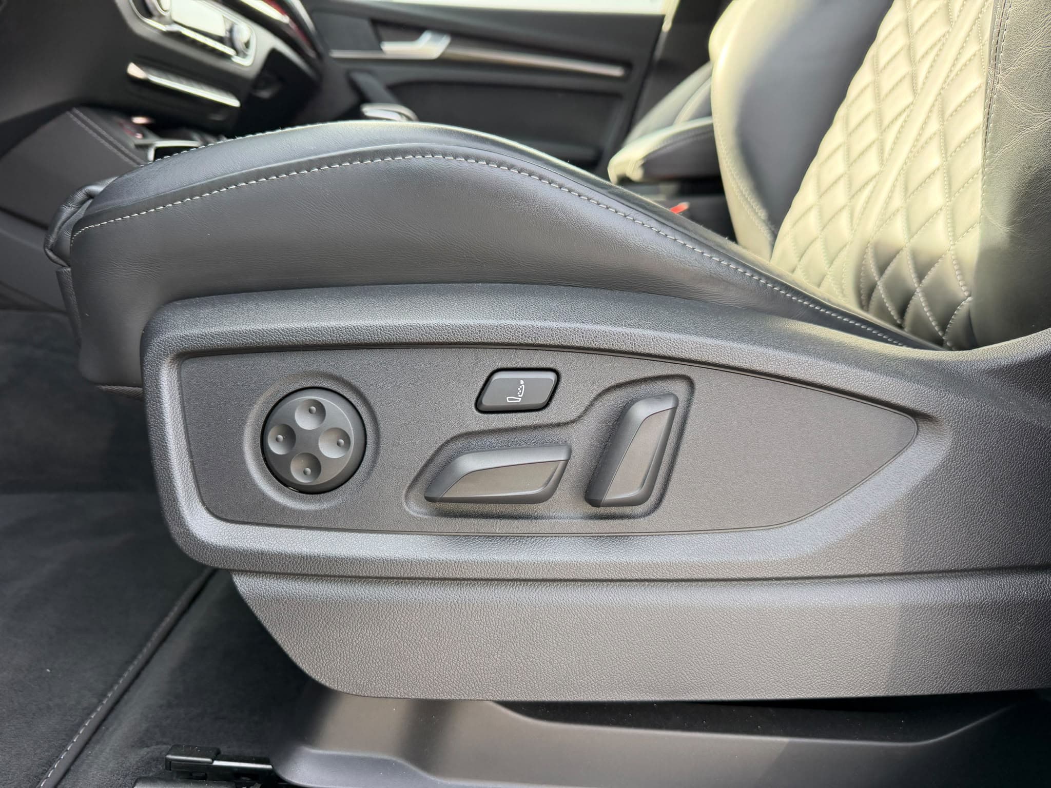AUDI SQ5 - Image 17