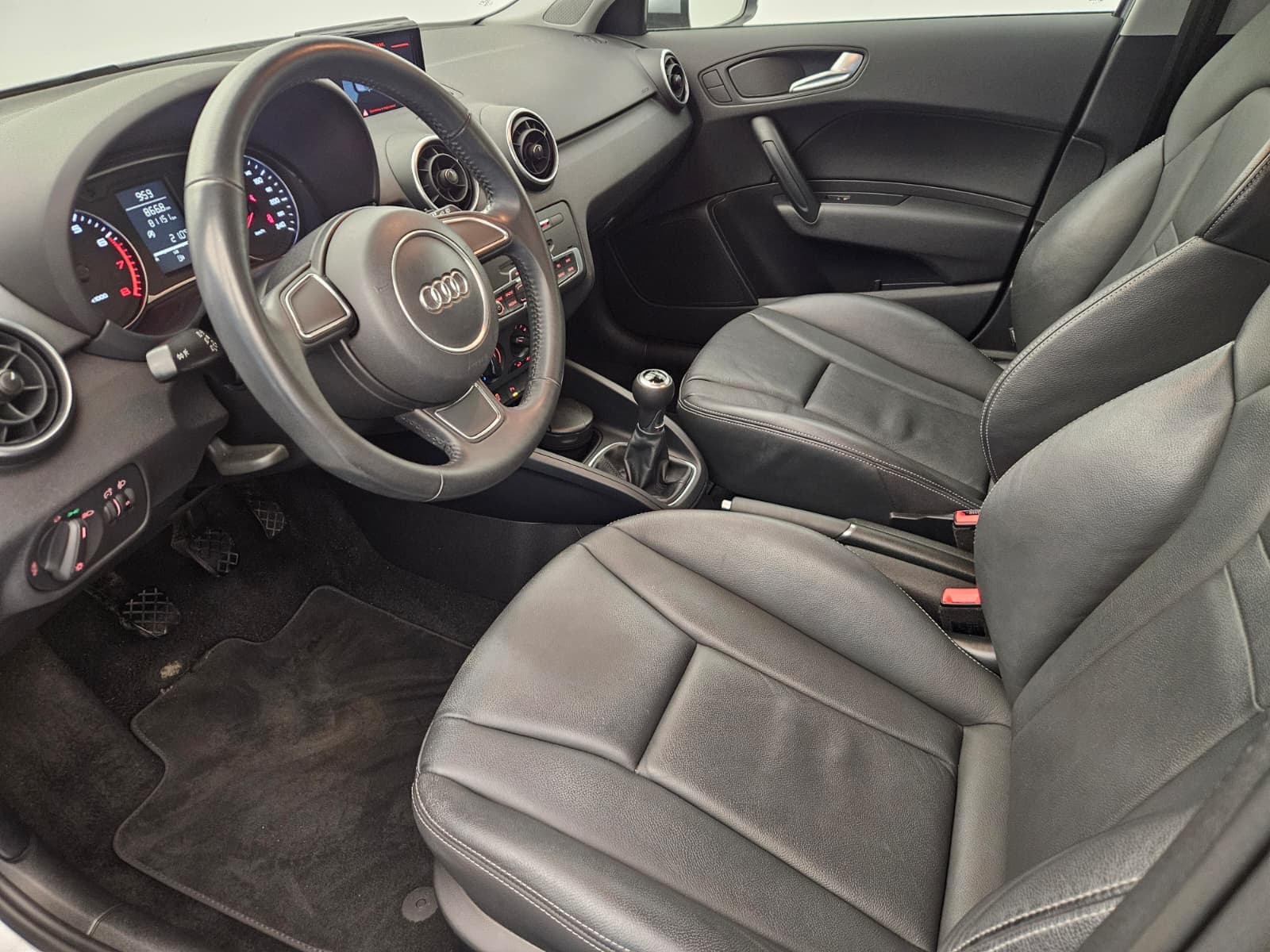 AUDI A1 - Image 11