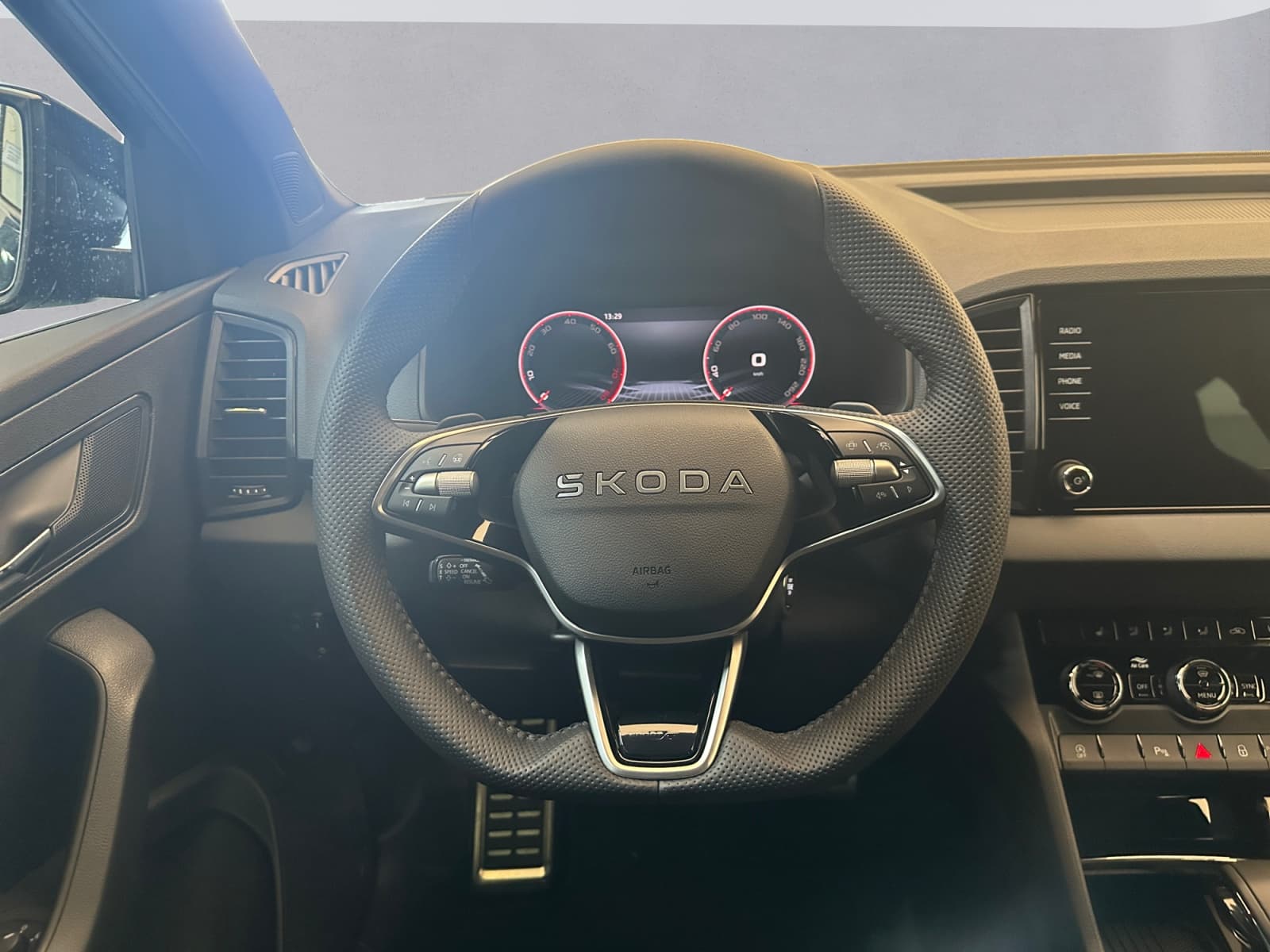 SKODA KAROQ - Image 10
