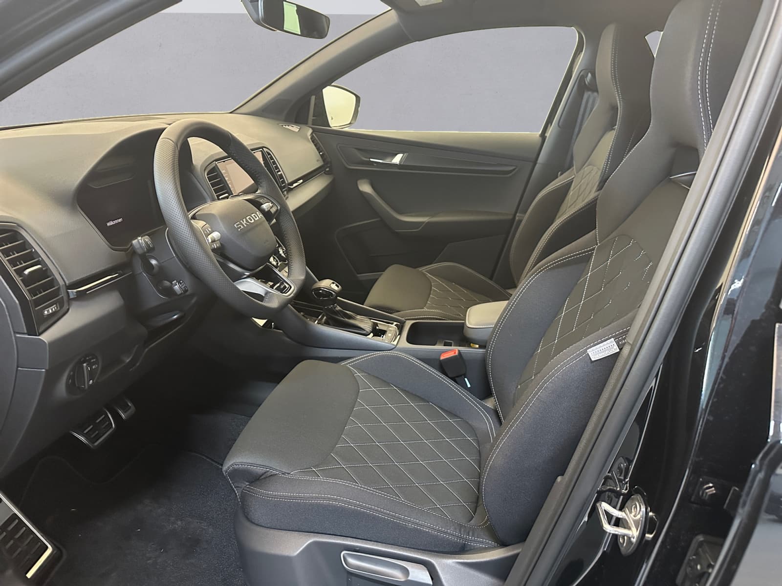 SKODA KAROQ - Image 11