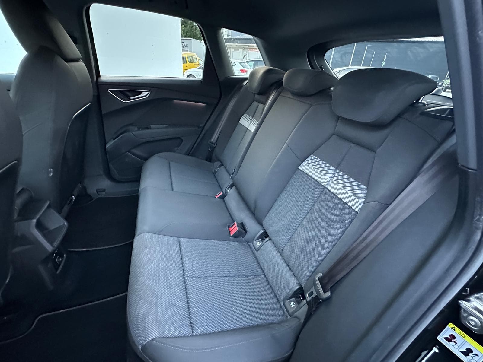 AUDI Q4 e-tron - Image 10