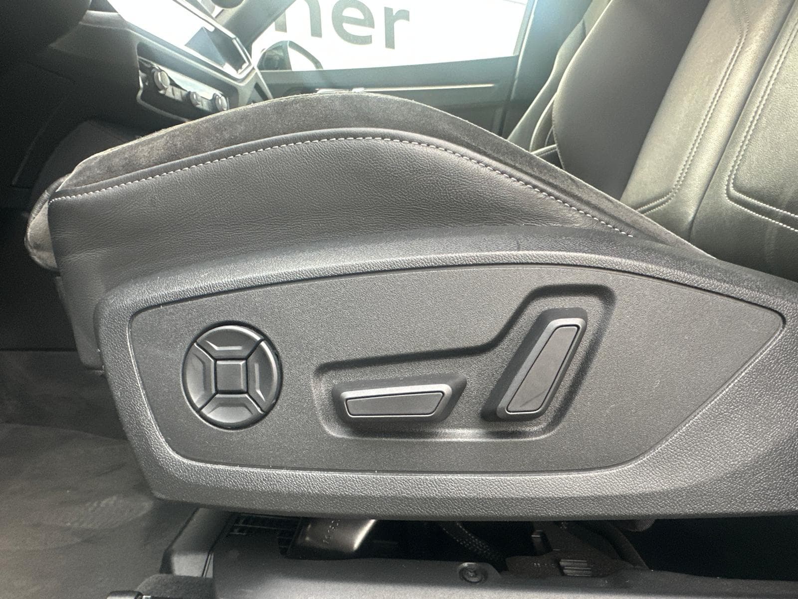 AUDI Q3 - Image 8