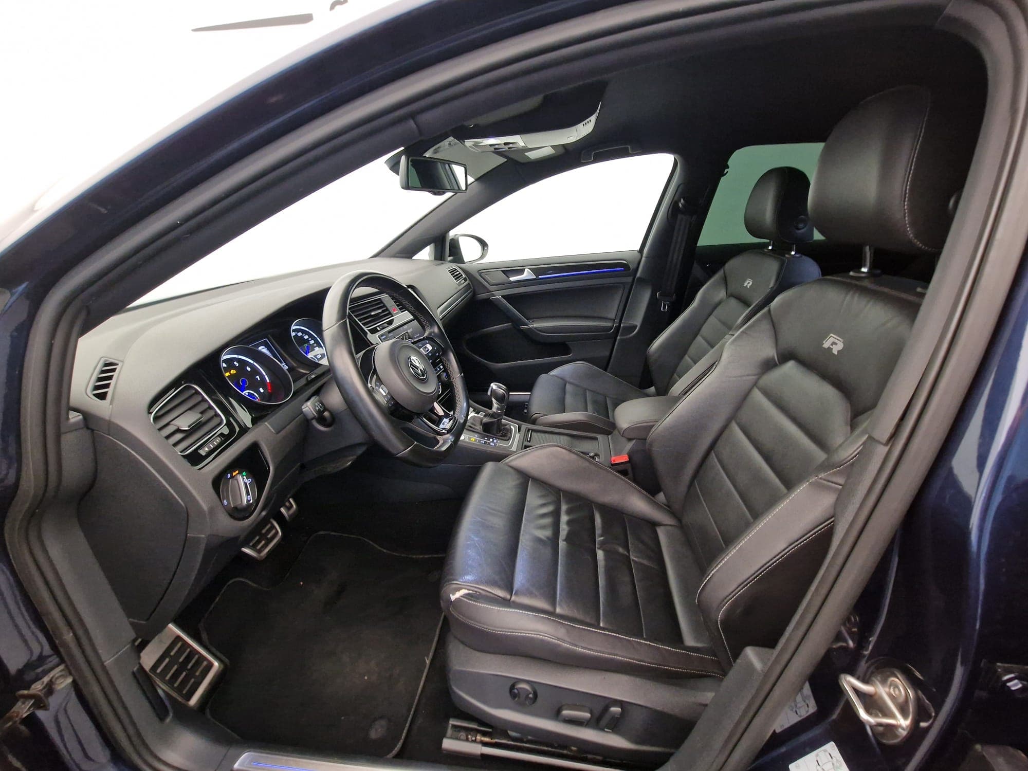 VW GOLF - Image 11