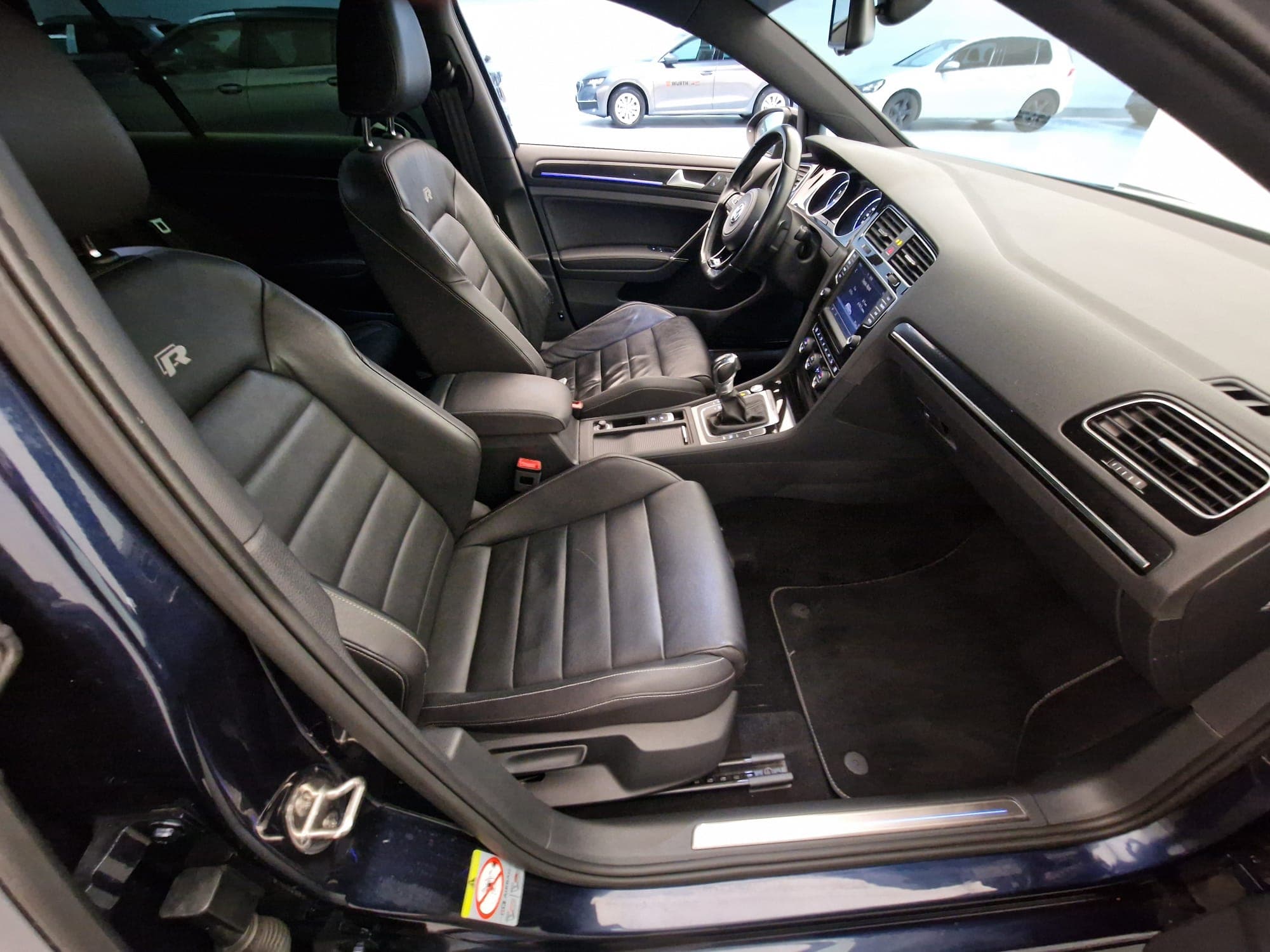 VW GOLF - Image 13