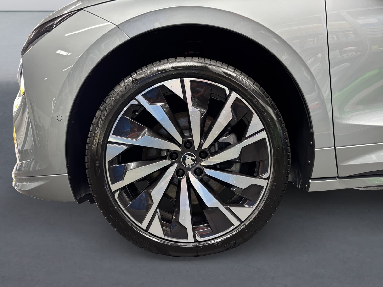 SKODA ENYAQ iV - Image 7
