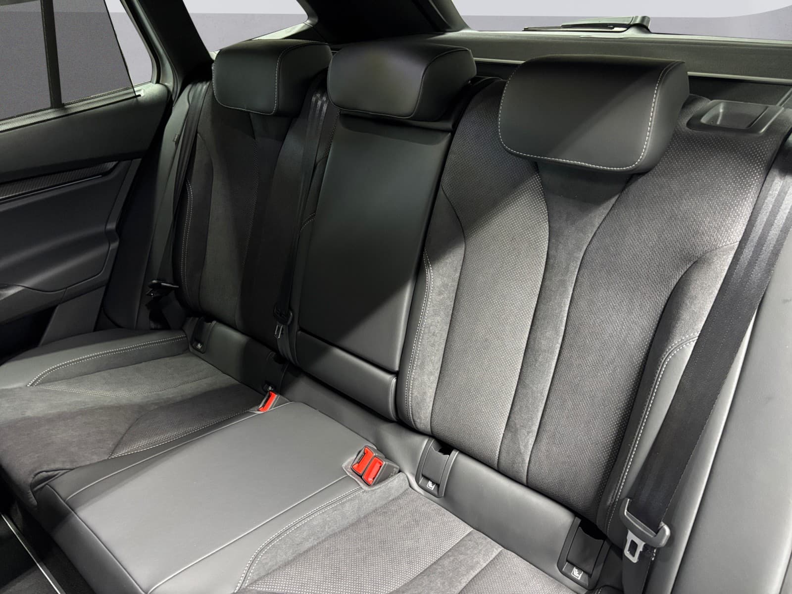 SKODA ENYAQ iV - Image 11
