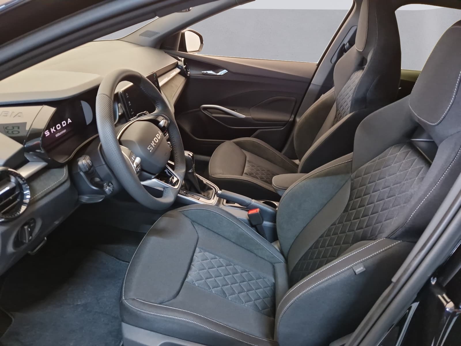 SKODA FABIA - Image 9