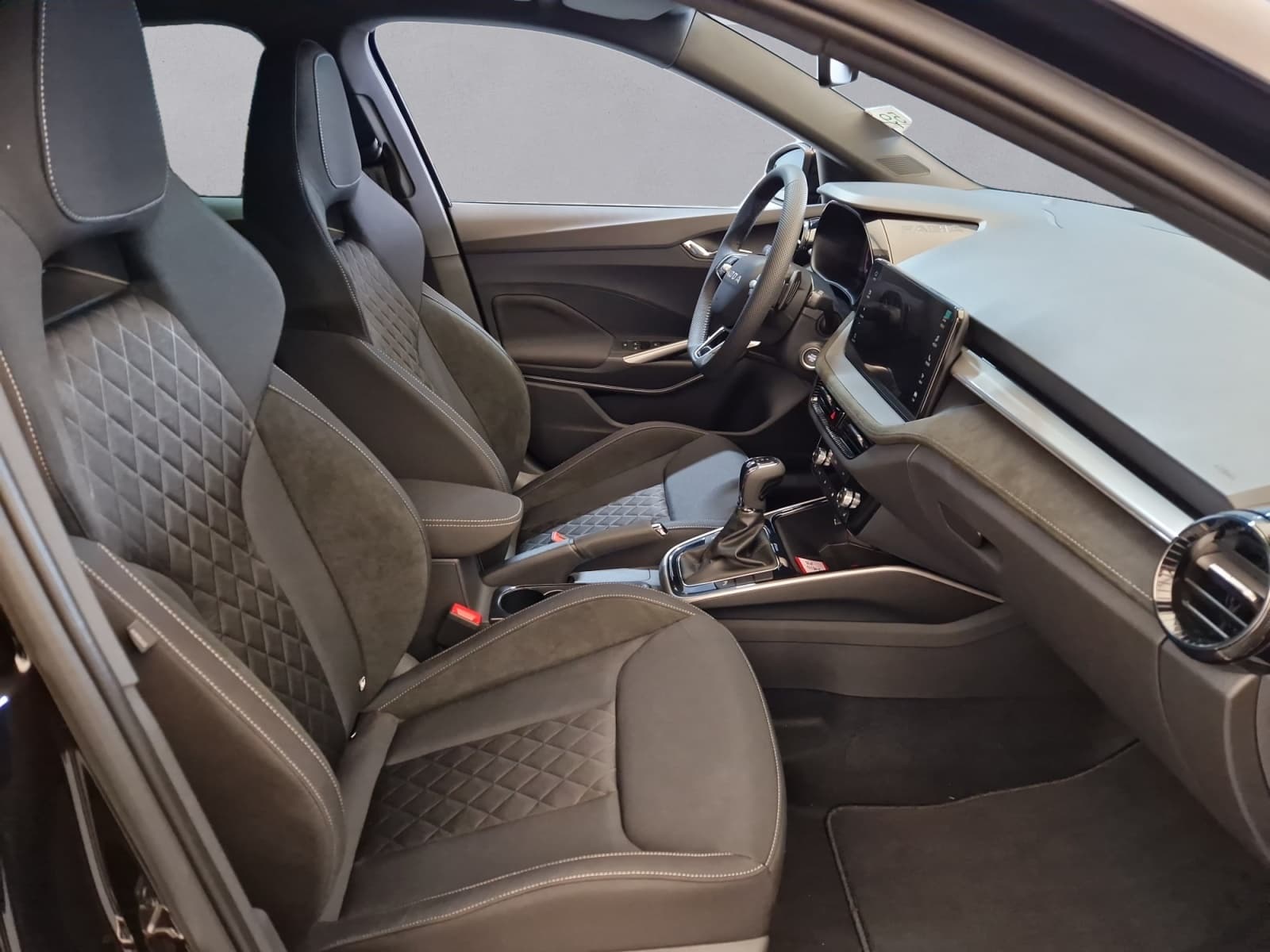 SKODA FABIA - Image 11