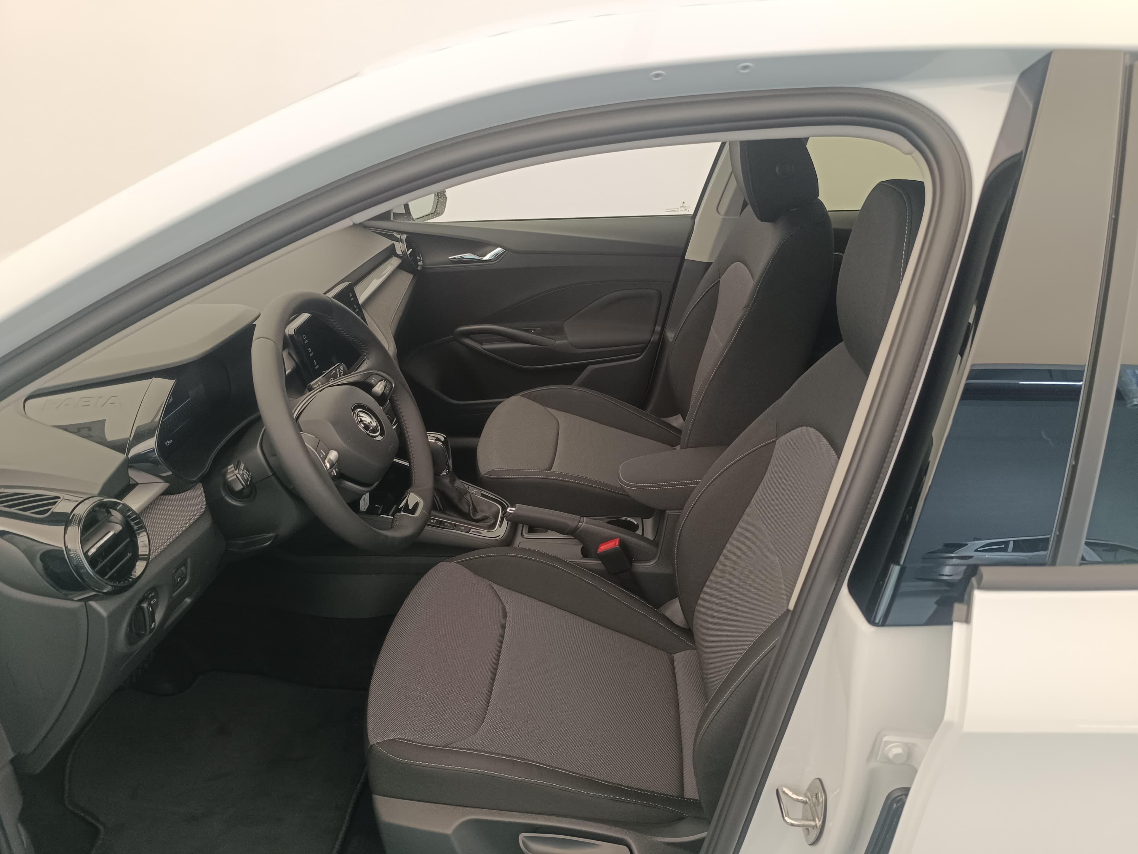 SKODA FABIA - Image 9