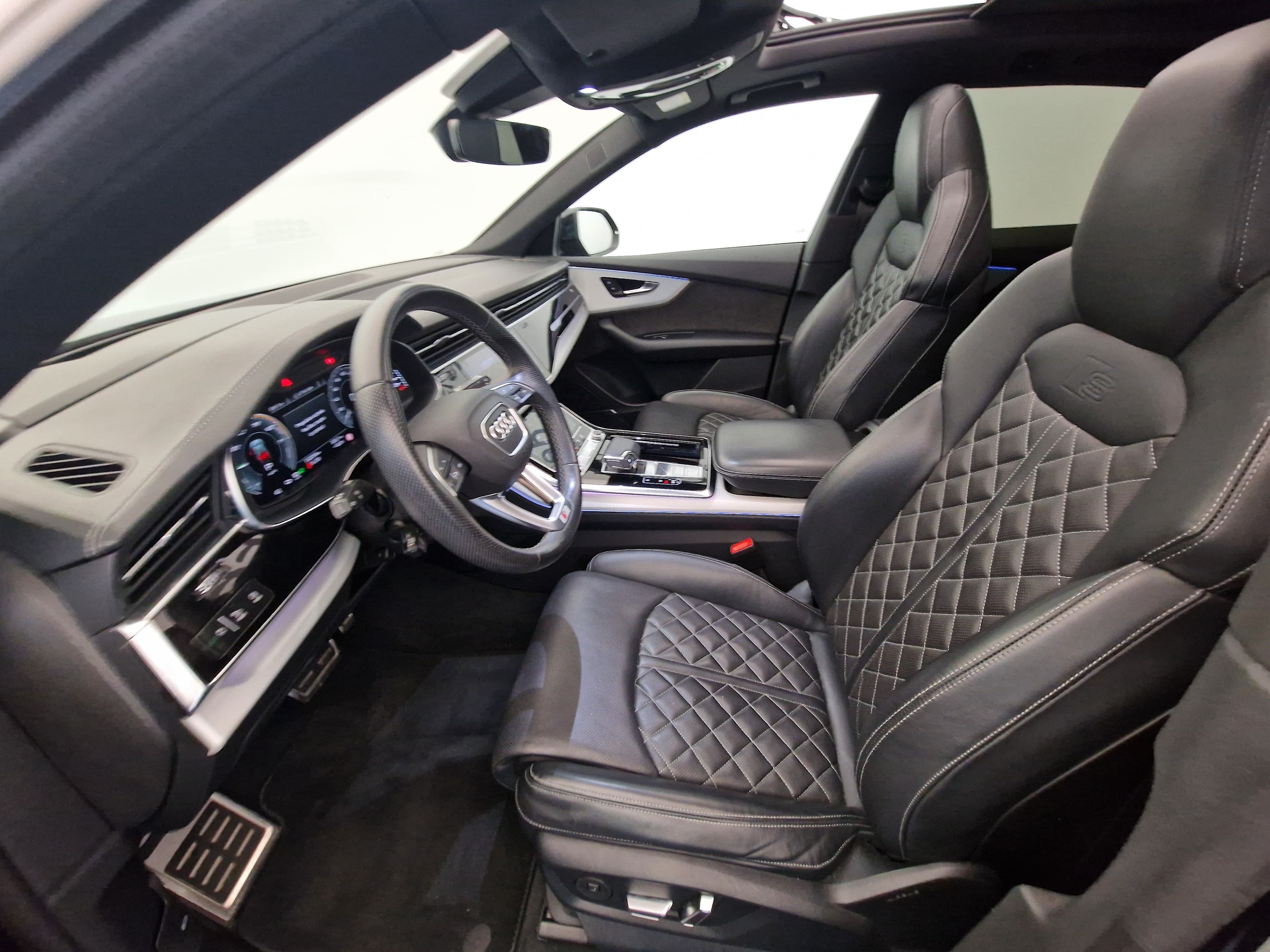 AUDI Q8 - Image 11