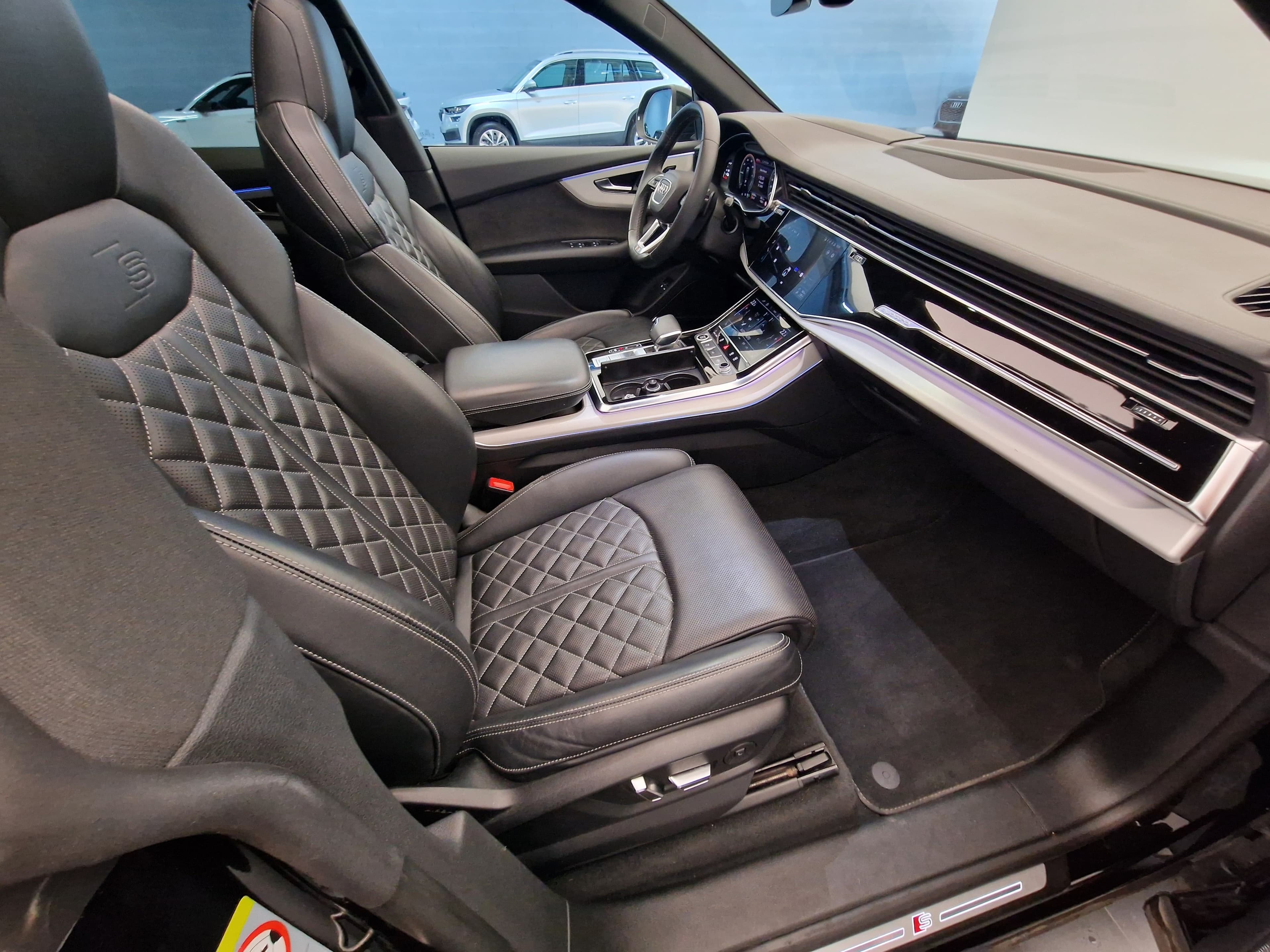 AUDI Q8 - Image 12