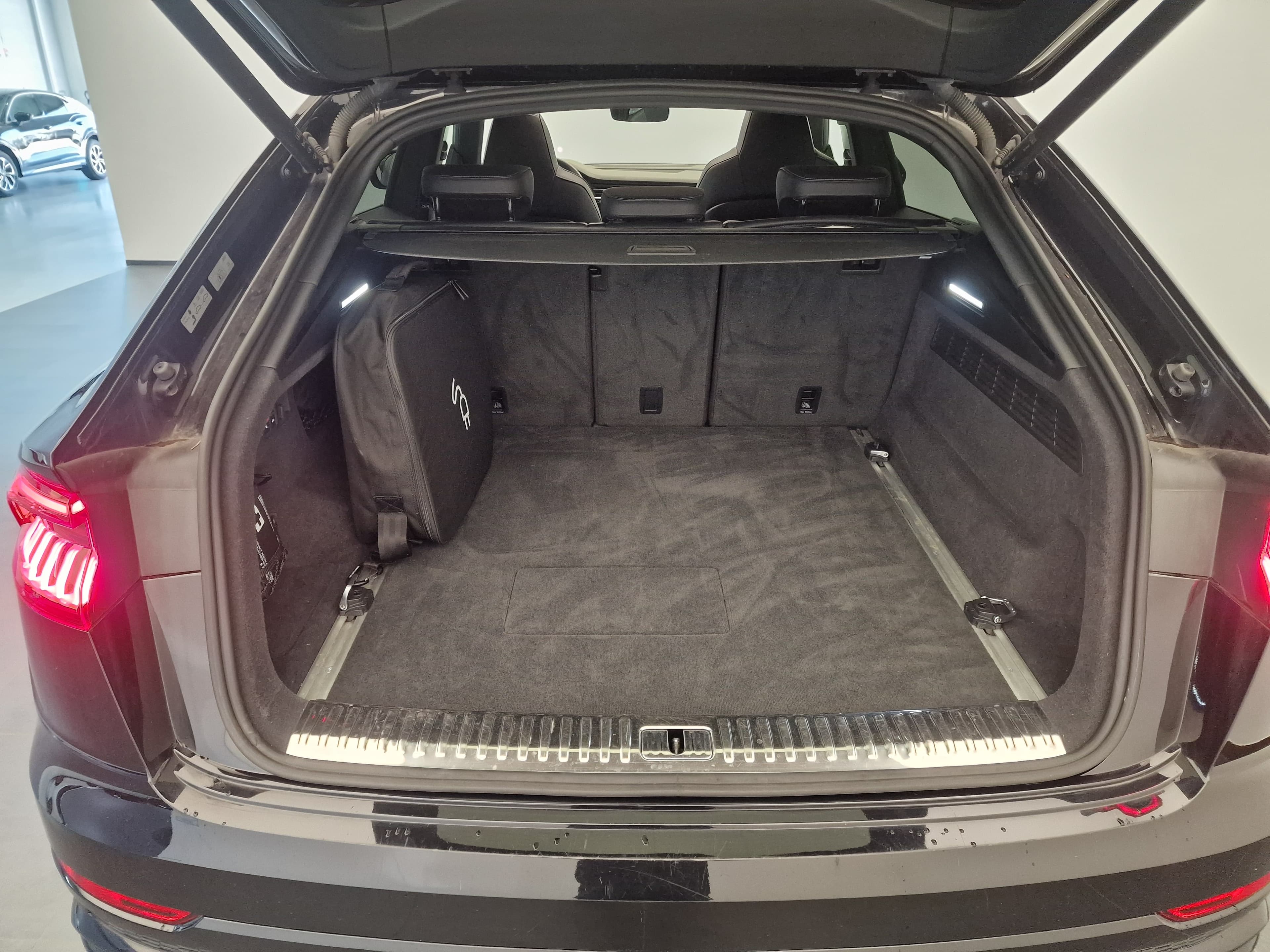 AUDI Q8 - Image 15