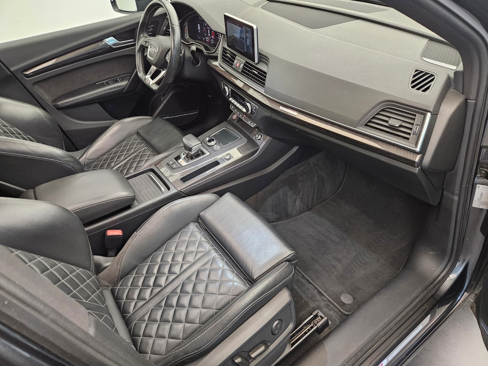 AUDI SQ5 - Image 12