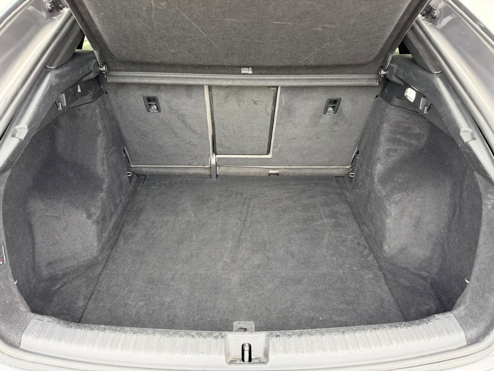AUDI Q4 e-tron - Image 13