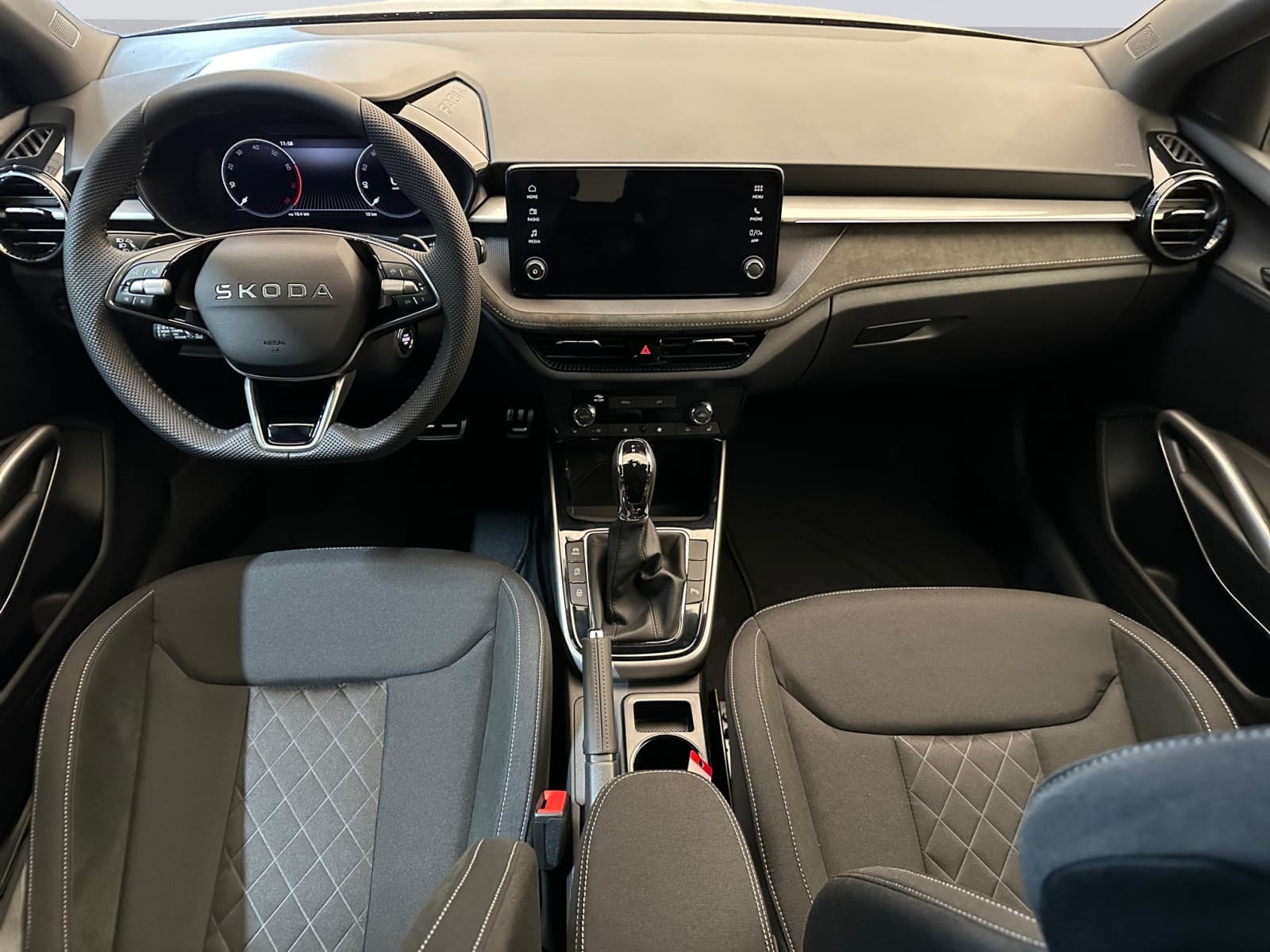 SKODA FABIA - Image 10