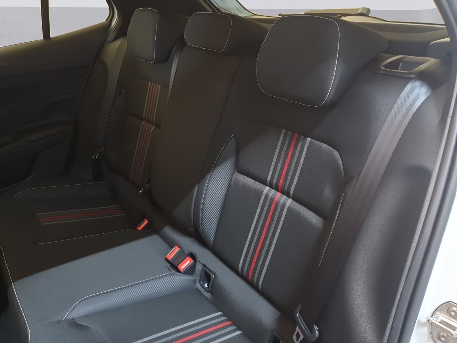 SKODA FABIA - Image 11