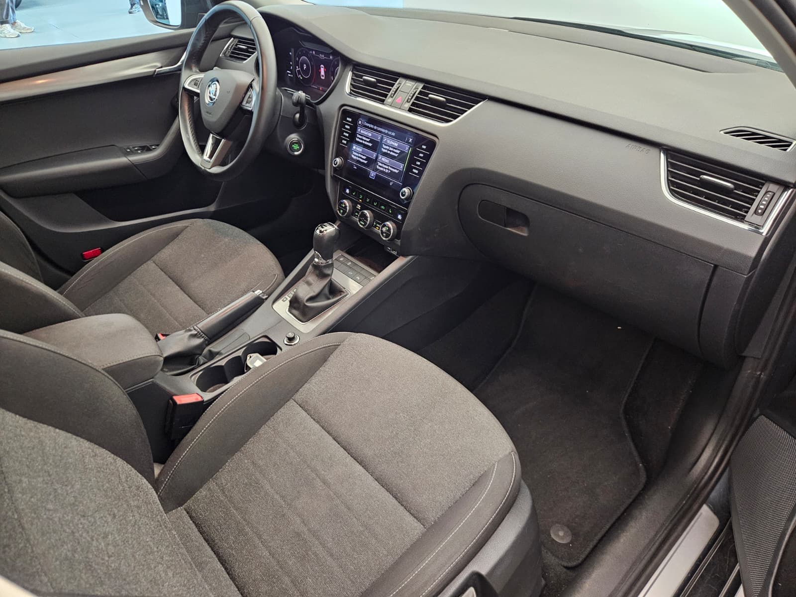 SKODA OCTAVIA - Image 12