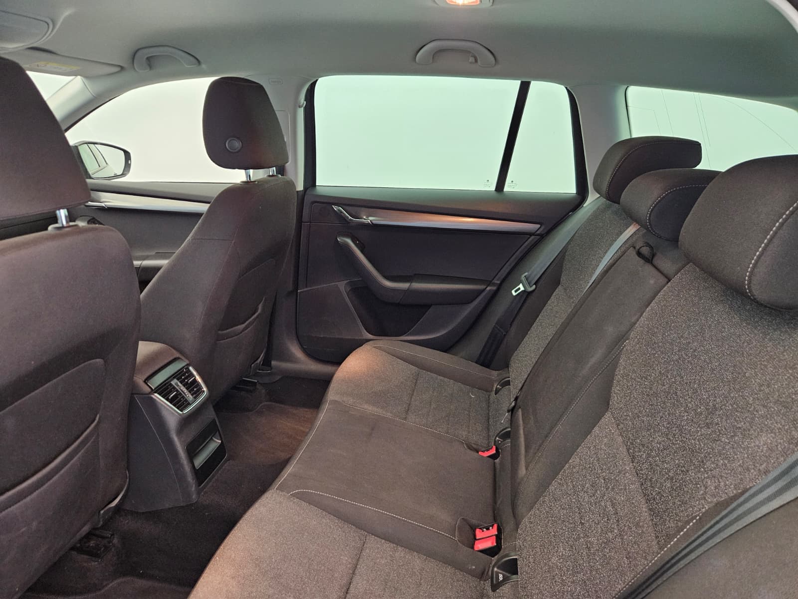 SKODA OCTAVIA - Image 13