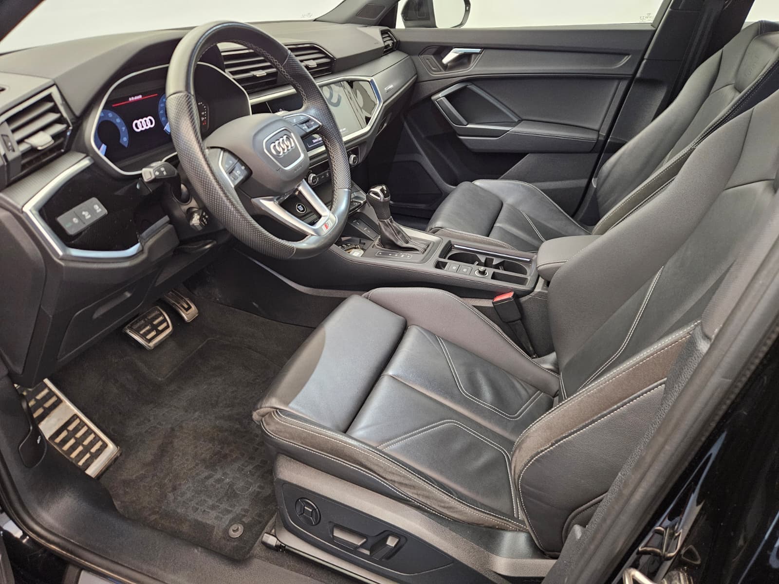 AUDI Q3 - Image 11