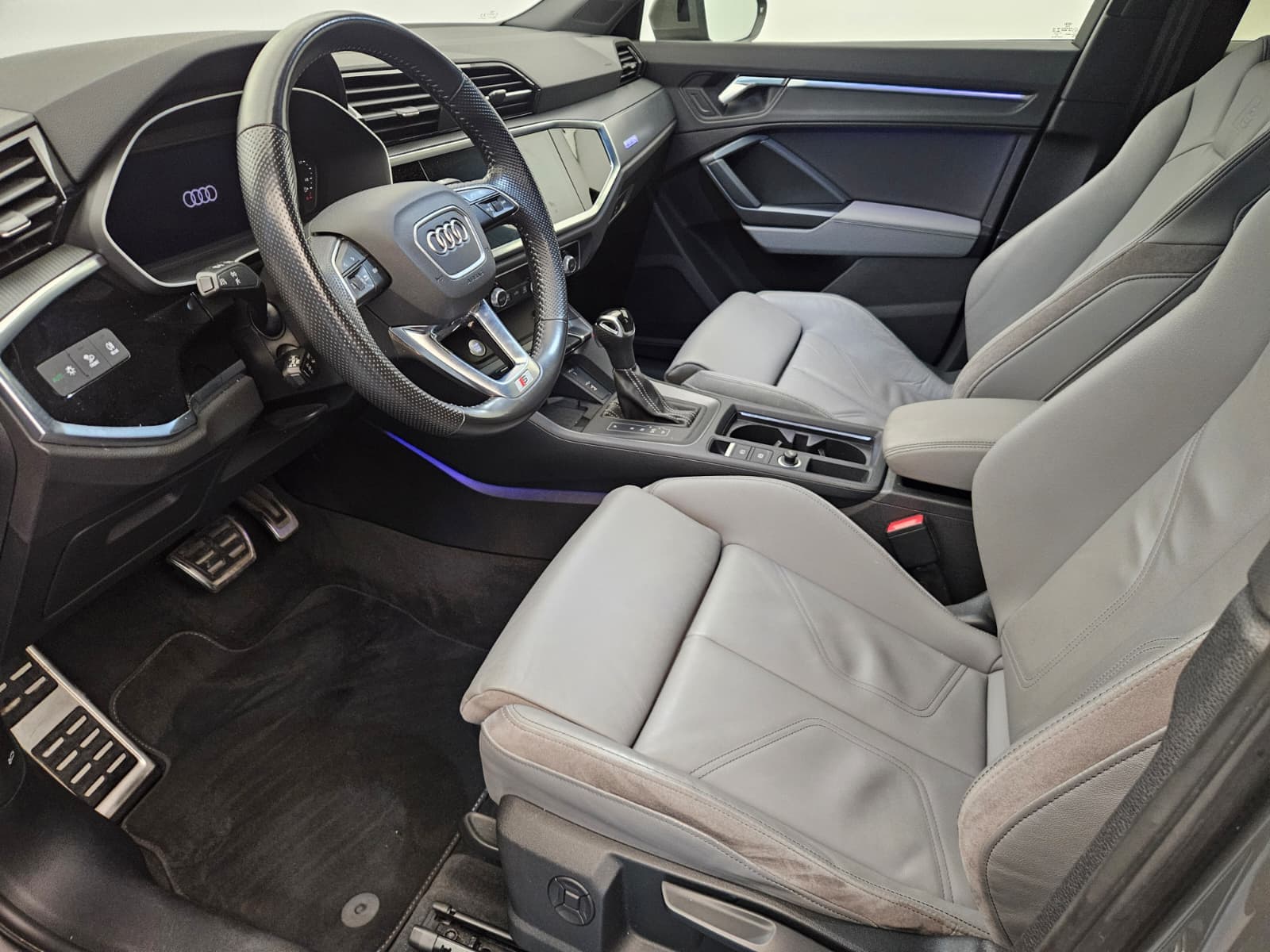 AUDI Q3 - Image 11